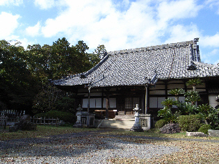 医王寺を正面から見た画像です。