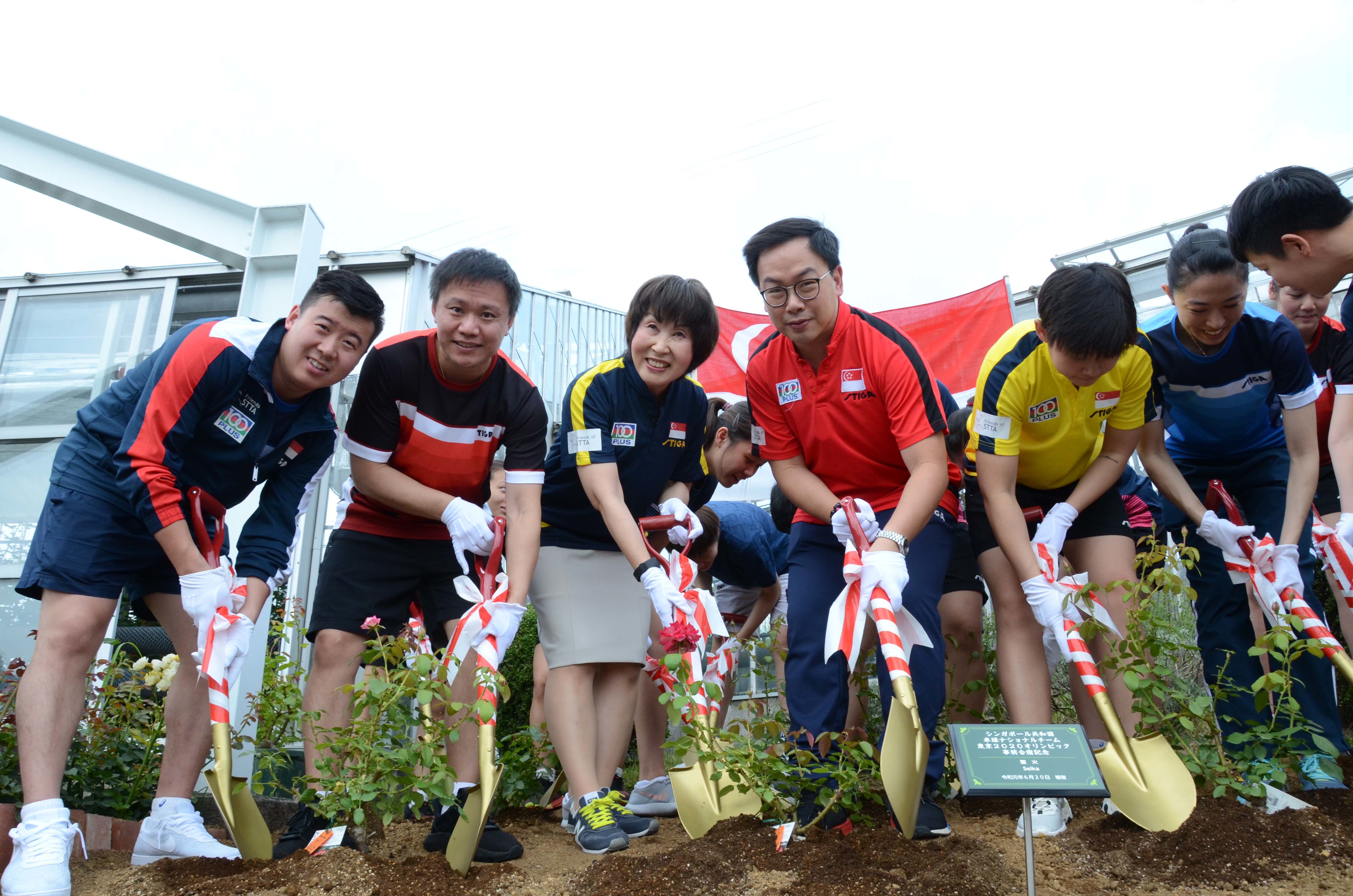 記念植樹の様子