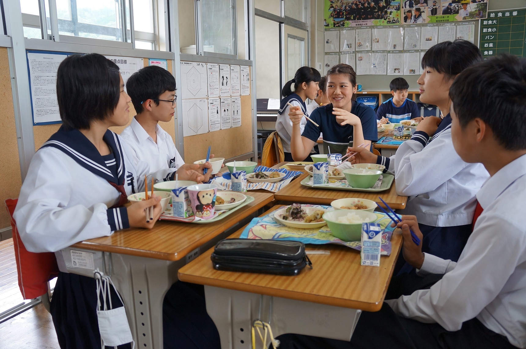 学校給食の様子