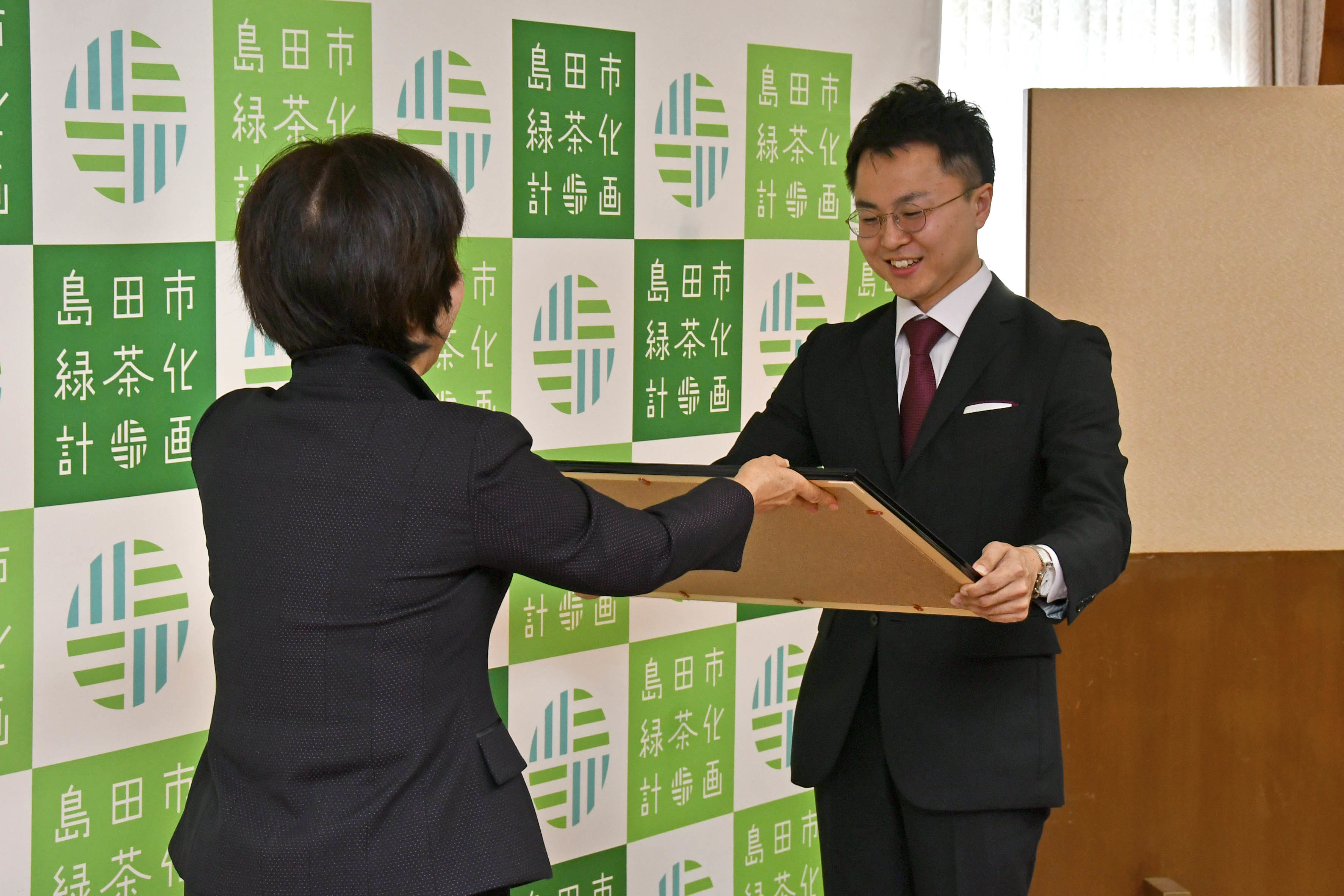 初鹿野さん授与式1.JPG