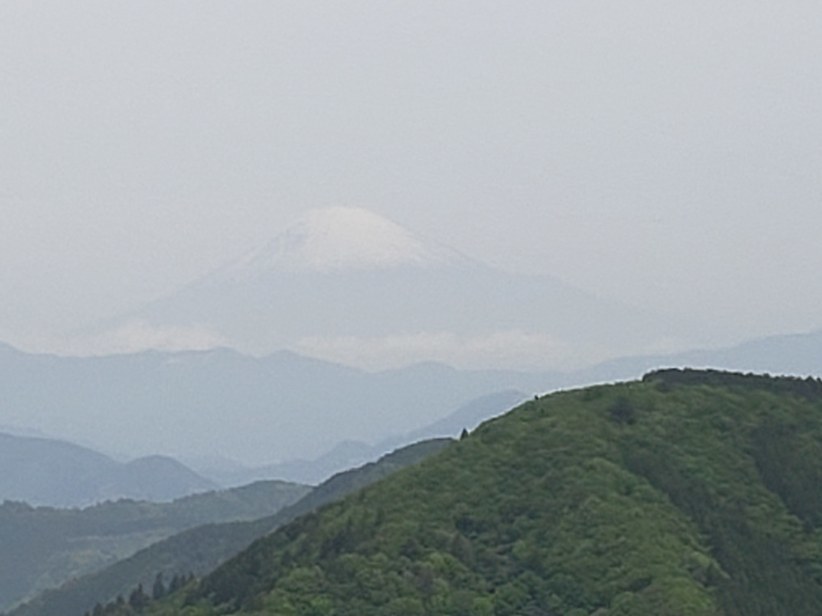 かすかに見える富士山