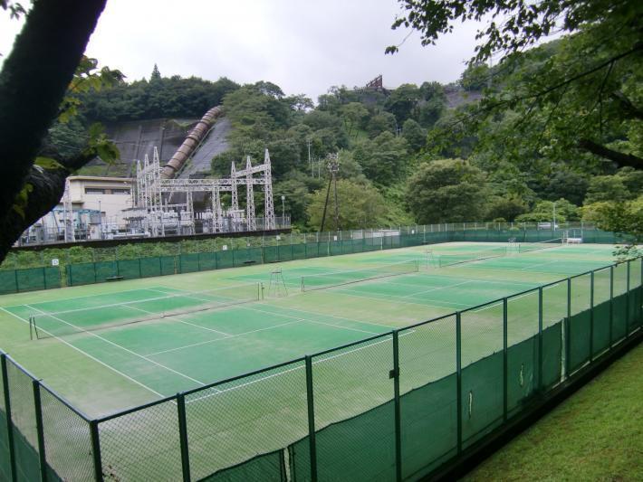 山の家テニスコート