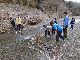 川遊び