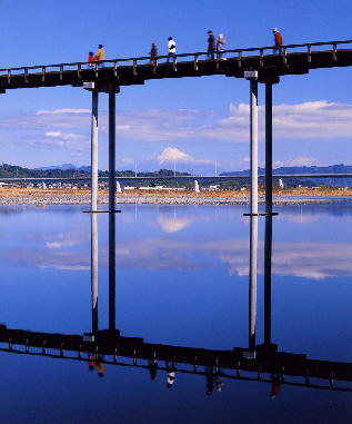 ほうらいばしと富士山