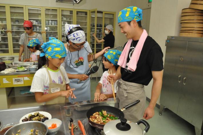 「親子料理教室」をリポート