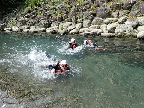 川遊び