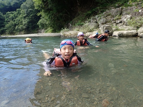川遊び
