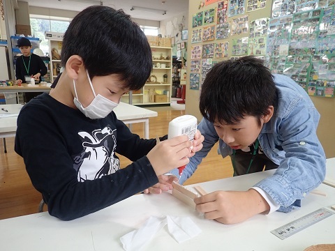 鉛筆立てスマホスタンドを作る