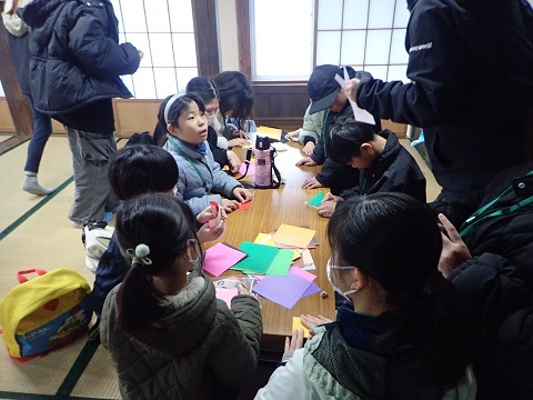 飾り炭用の折り紙づくり