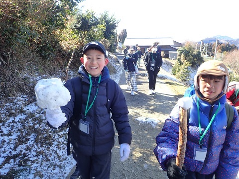 たくさん集めた雪玉