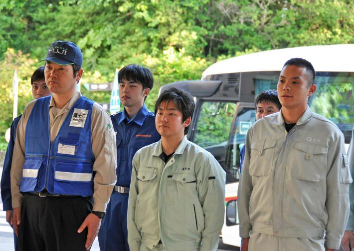 熊本県へ派遣される自治体職員の出発式の写真