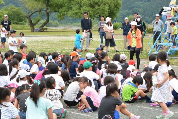 マラソン教室で千葉さんが話をしている写真