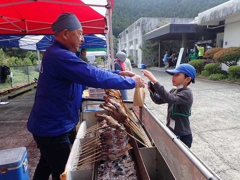 やまめ平のやまめ販売