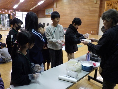 きな粉とあんこをもらう