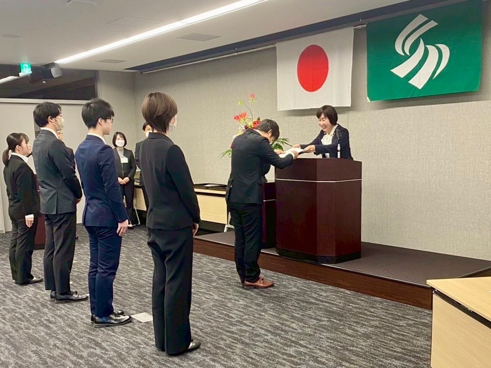 新規採用職員などの辞令交付式