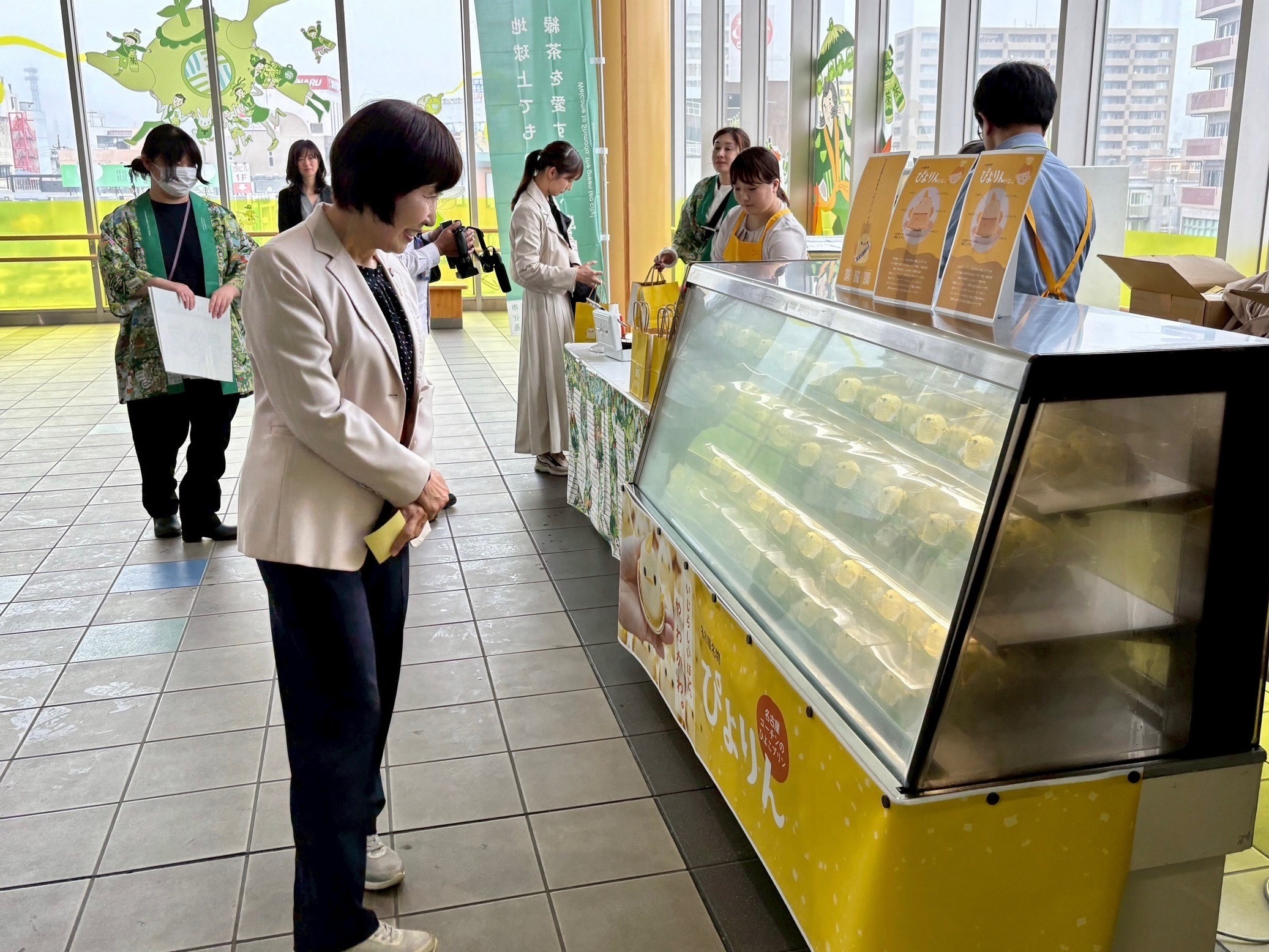 島田駅で緑茶ぴよりんを販売