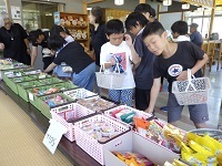 駄菓子屋でお買い物