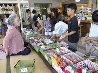 駄菓子屋でお買い物