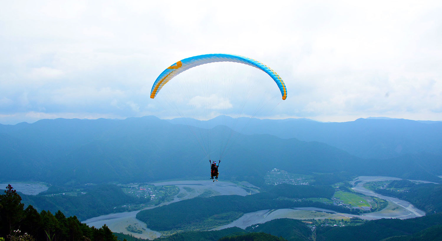 鵜山七曲パラグライダーの画像